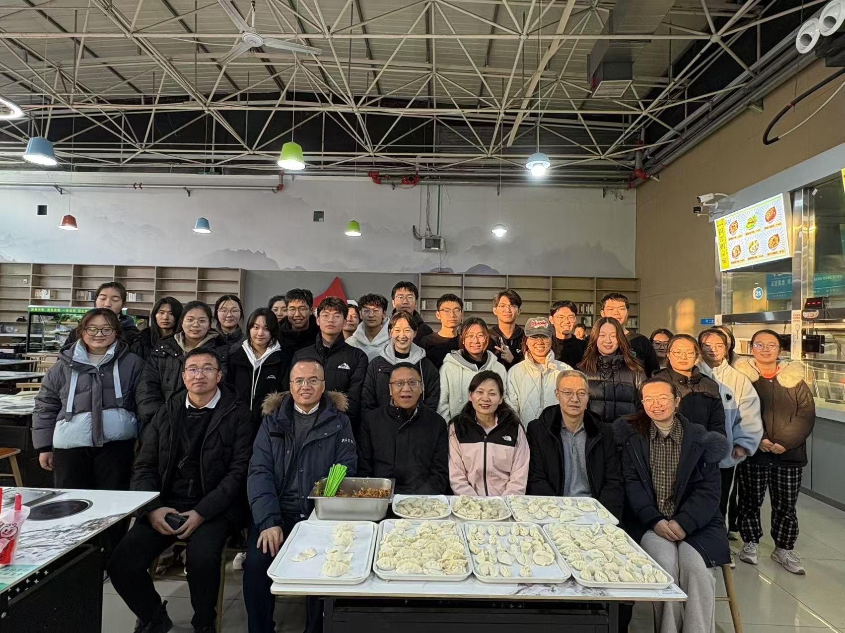 温暖冬至，情满校园——动物科技学院师生共庆冬至包饺子活动圆满举行