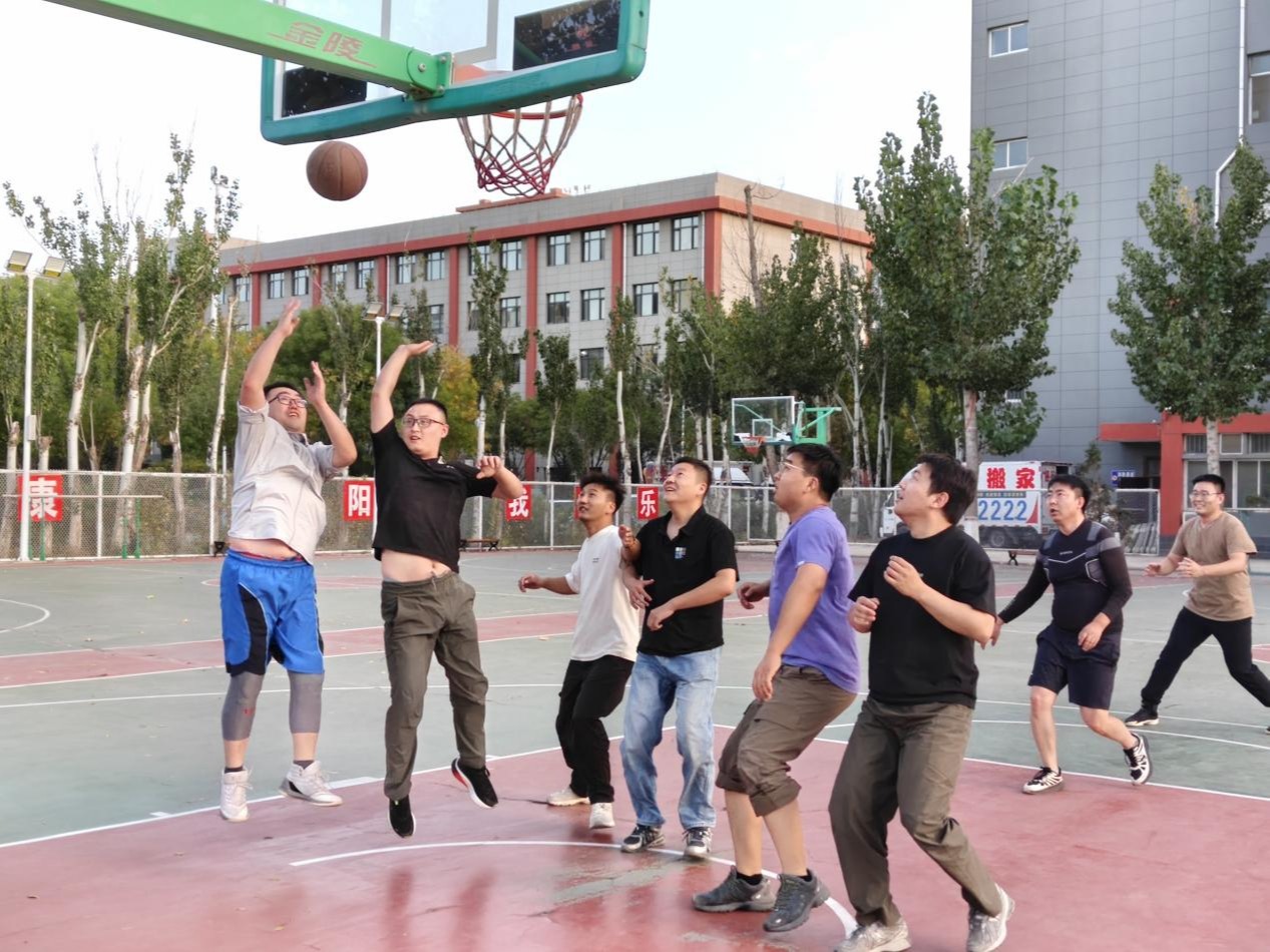 文明精神,野蛮体魄:红寺堡滩羊科技小院篮球赛点亮别样课堂!