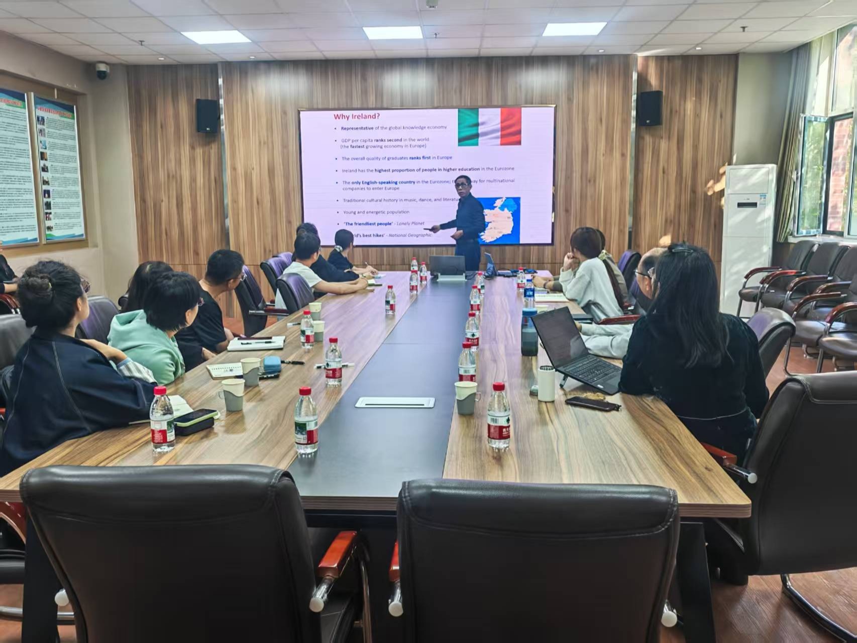 生命科学学院举办王文新教授、邵国青研究员学术报告会