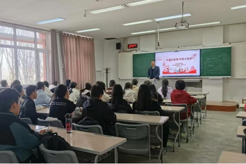 生命与食品学部副部长徐金瑞参加2024级生物科学（师范）班主题班会