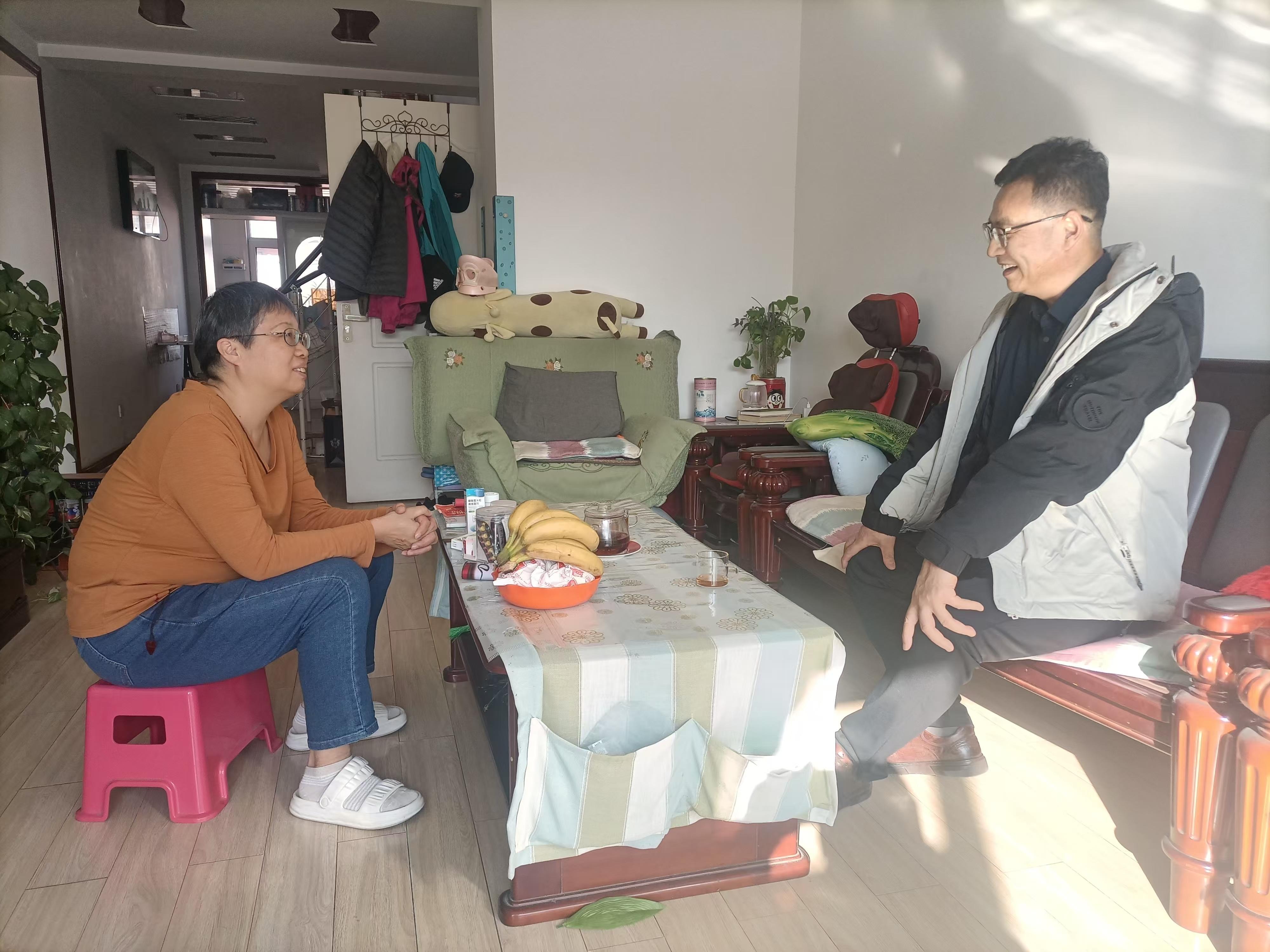 食品学院春节前夕慰问退休教师 共话学院发展新篇